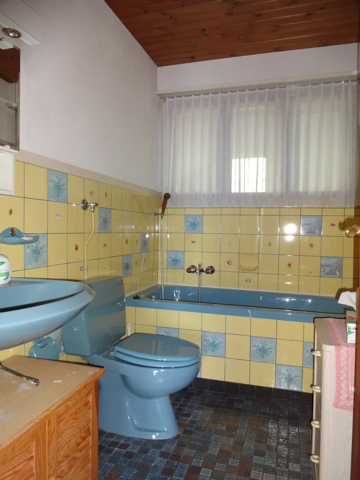 Charmantes Einfamilienhaus an guter, sonniger Lage mit grossem Garten und wunderbarer Weitsicht – Foto 10 von 16