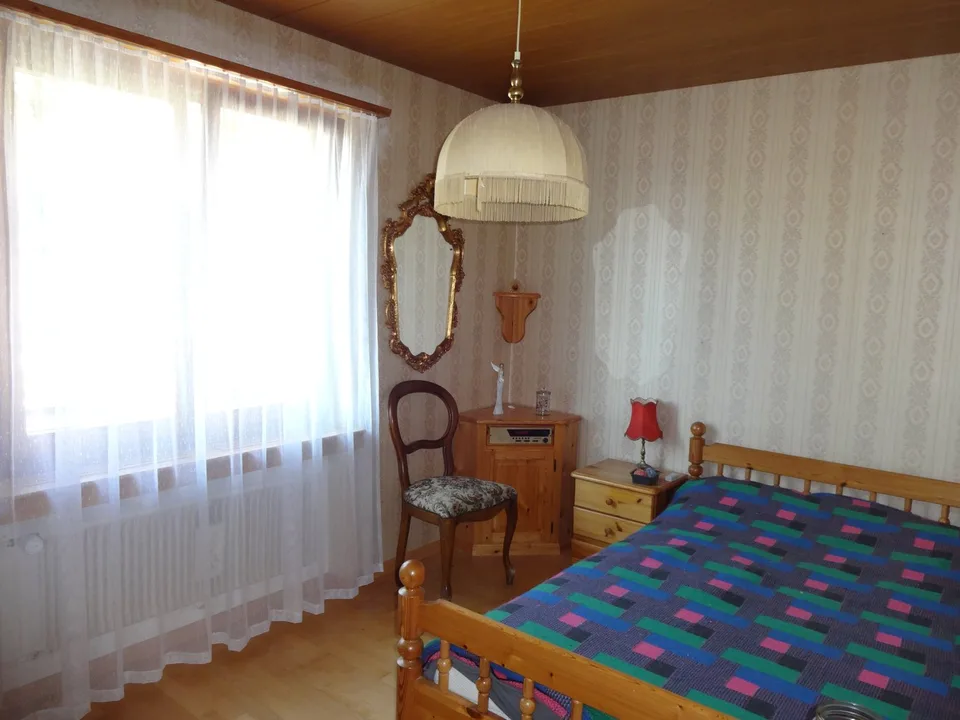 Charmantes Einfamilienhaus an guter, sonniger Lage mit grossem Garten und wunderbarer Weitsicht – Foto 8 von 16