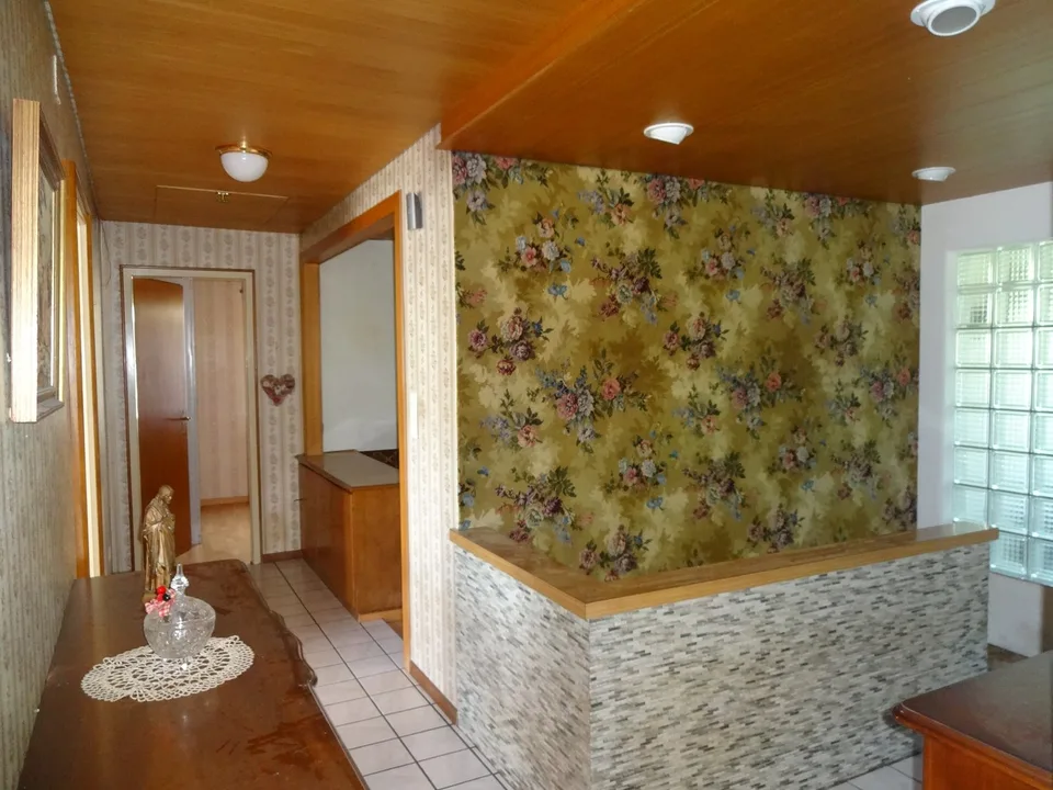 Charmantes Einfamilienhaus an guter, sonniger Lage mit grossem Garten und wunderbarer Weitsicht – Foto 6 von 16