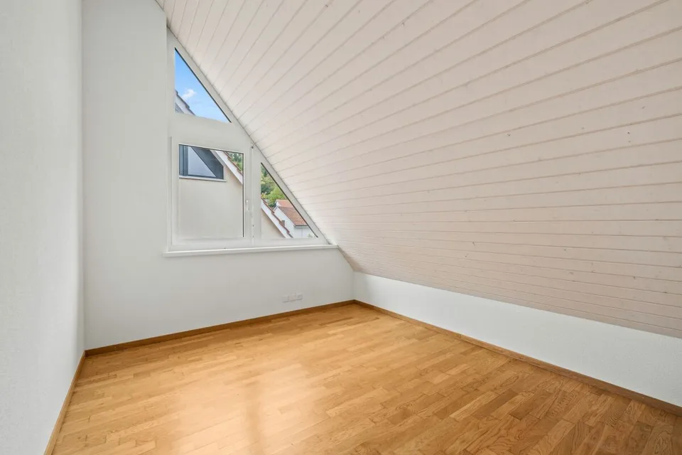 Grosszügige 4.5-Zimmer Maisonettewohnung mit viel Wohnkomfort – Foto 9 von 12