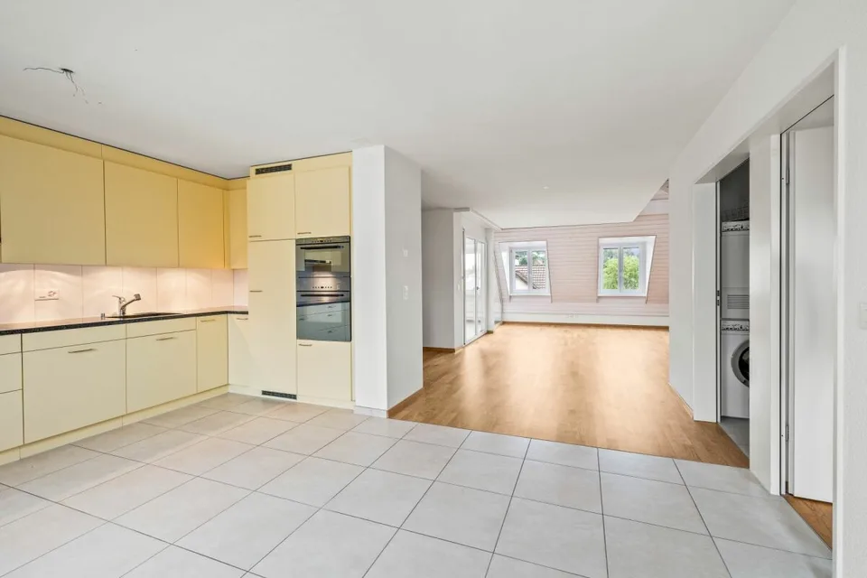 Grosszügige 4.5-Zimmer Maisonettewohnung mit viel Wohnkomfort – Foto 3 von 12