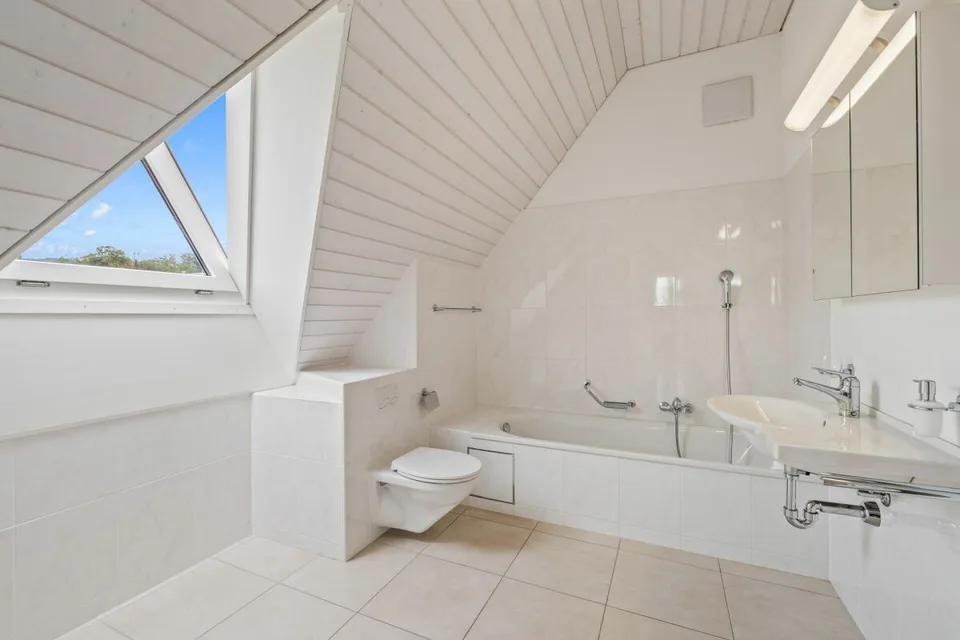 Grosszügige 4.5-Zimmer Maisonettewohnung mit viel Wohnkomfort – Foto 11 von 12