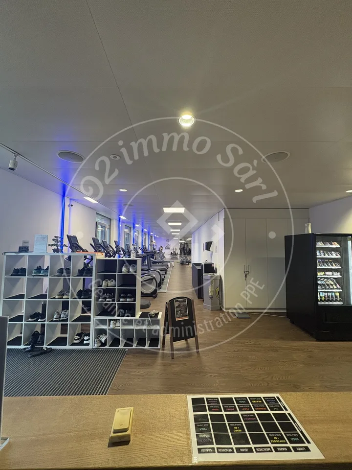 Locale commerciale ideale situata di fronte alla stazione di Romont – foto 3 di 11