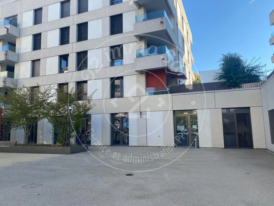 Locale commerciale ideale situata di fronte alla stazione di Romont – foto 11 di 11