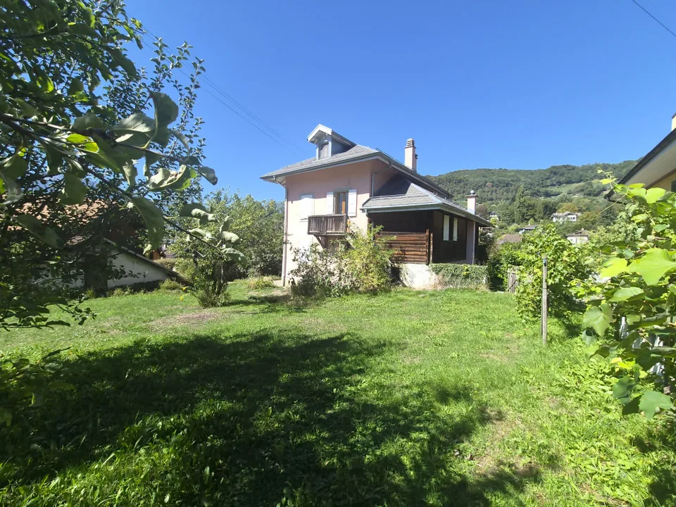 Haus mit 2 Wohnungen 3,5 Zimmer + 1 unabhängiges Studio, großes Potenzial! – Foto 7 von 13
