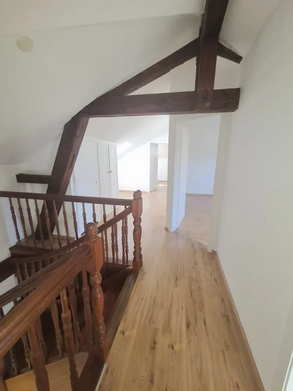Haus mit 2 Wohnungen 3,5 Zimmer + 1 unabhängiges Studio, großes Potenzial! – Foto 4 von 13