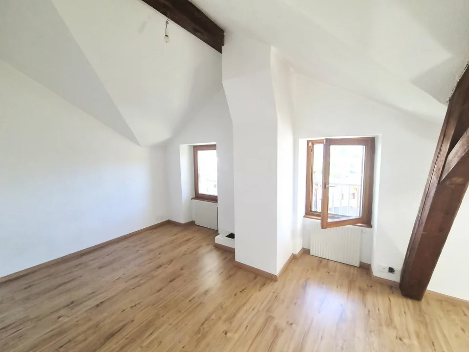 Haus mit 2 Wohnungen 3,5 Zimmer + 1 unabhängiges Studio, großes Potenzial! – Foto 3 von 13