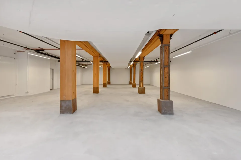 Retail space in a well-connected location – photo 4 of 7