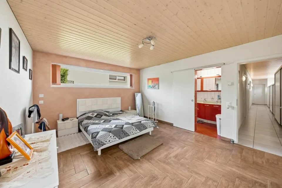 Magnifique villa alliant espace, confort et vue dégagée sur la campagne environnante. – photo 5 sur 9