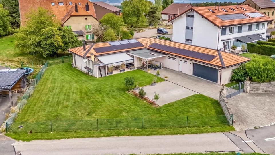 Magnifique villa alliant espace, confort et vue dégagée sur la campagne environnante. – photo 3 sur 9