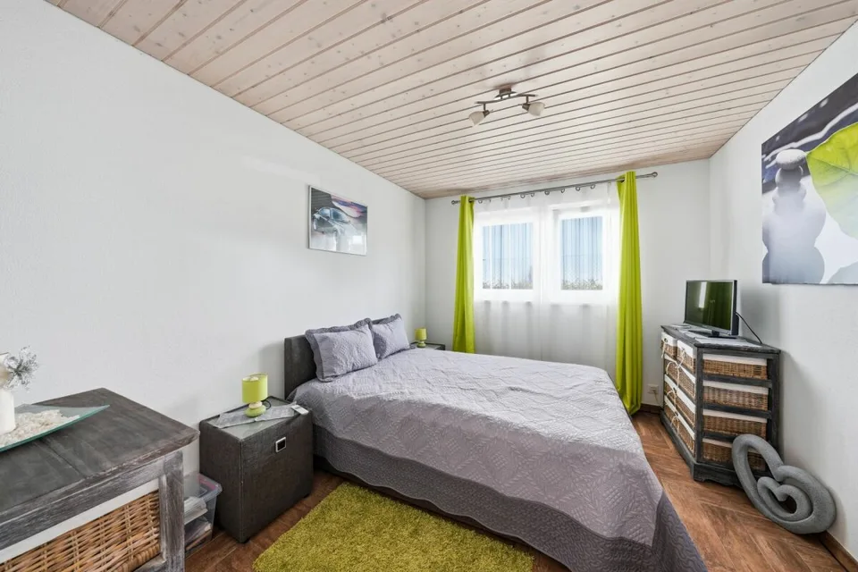 Magnifique villa alliant espace, confort et vue dégagée sur la campagne environnante. – photo 4 sur 9