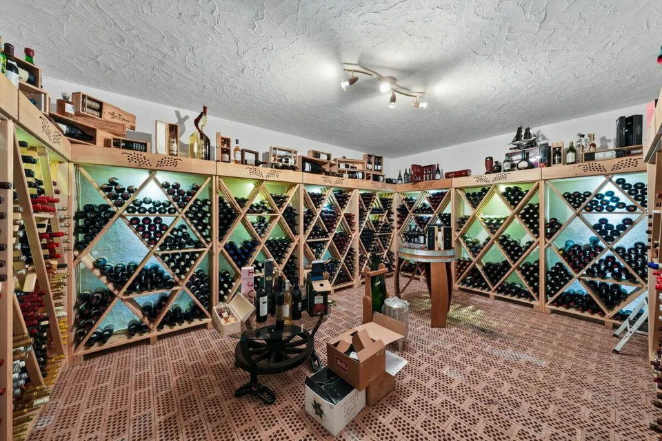 Magnifique villa alliant espace, confort et vue dégagée sur la campagne environnante. – photo 8 sur 9