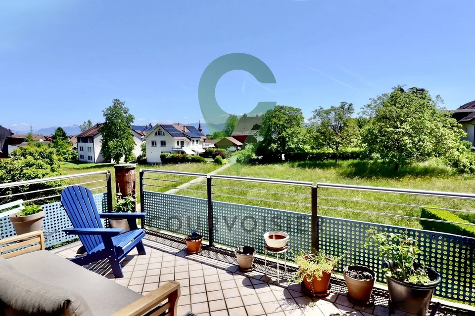 Duplex-Penthouse mit Charme und Aussicht, nur wenige Minuten von Nyon entfernt – Foto 9 von 11