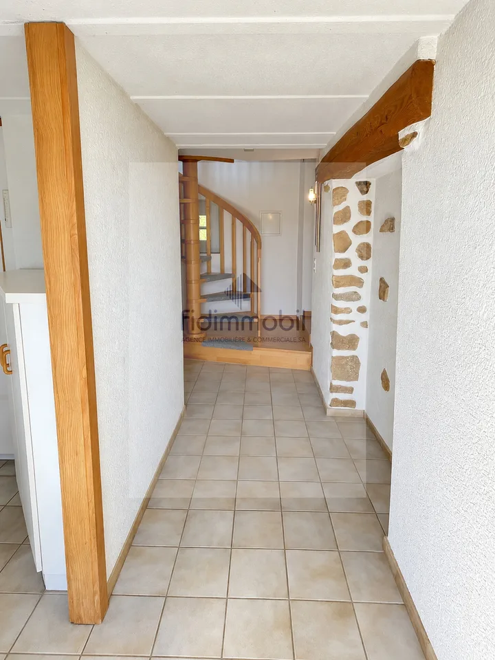 Charmantes Doppelhaushälfte mit 4.5 Zimmern und Kamin in Boudry – Foto 4 von 11