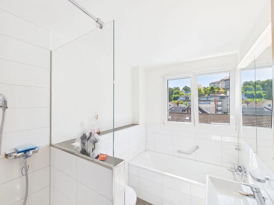 Appartement spacieux au dernier étage dans un excellent emplacement à Frenkendorf – photo 4 sur 13