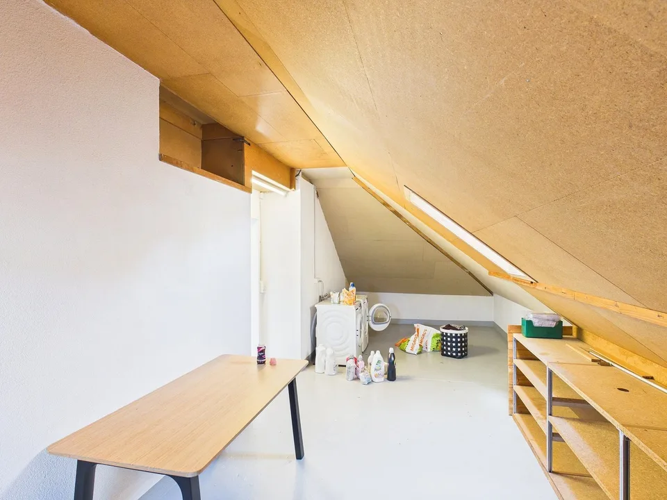 Appartement spacieux au dernier étage dans un excellent emplacement à Frenkendorf – photo 11 sur 13