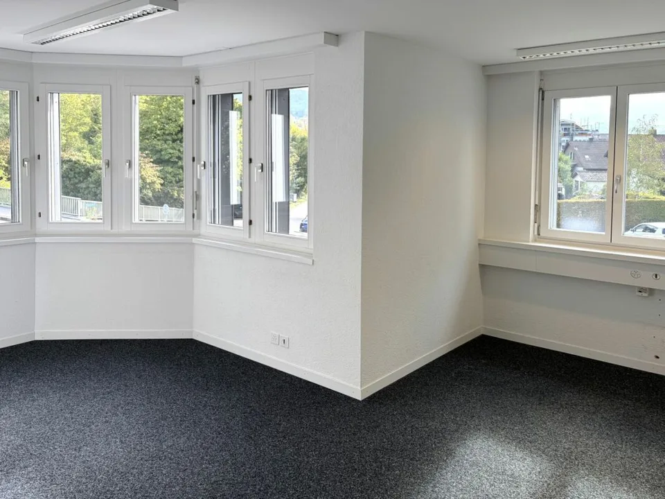 Attraktive und bezugsbereite Büroräume an ausgezeichneter Lage – Foto 4 von 6
