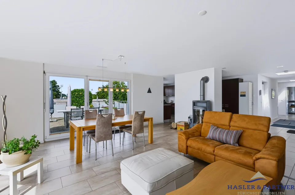 Repräsentative 5½-Zimmer-Attikawohnung mit 144 m² Terrasse und Alpe... – Foto 4 von 7