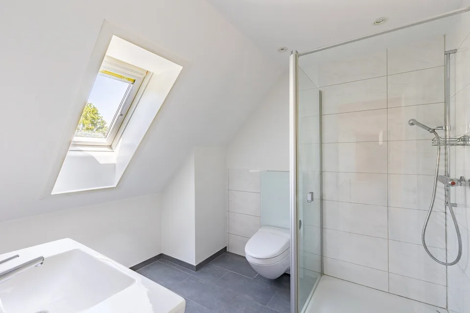 Freistehendes 6.5-Zimmer Einfamilienhaus an ruhiger Lage – Foto 8 von 9