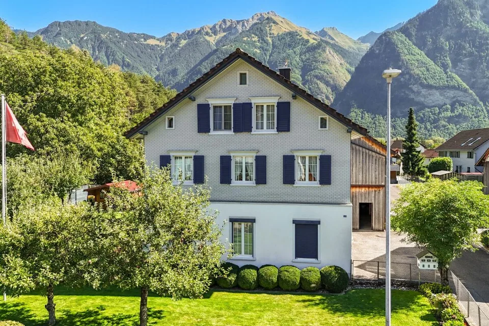 Peacefully located single-family house with prepared annex, barn and dreamy garden – photo 2 of 30