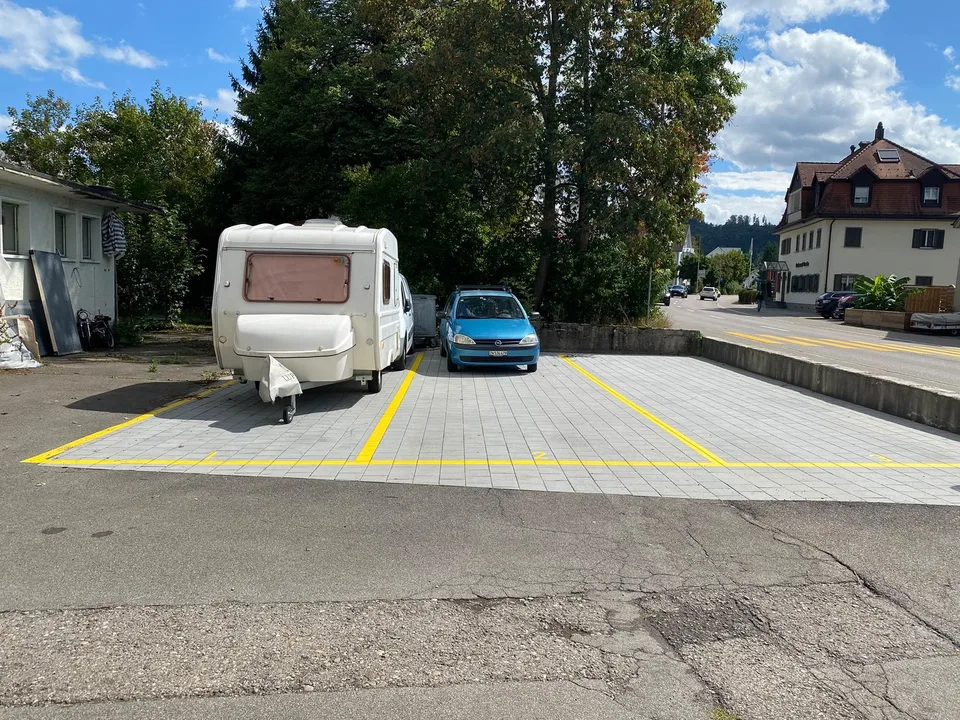 zentraler Doppelparkplatz in Rikon – Foto 2 von 4