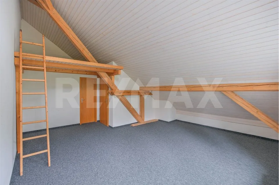 Casa unifamiliare di 5,5 locali in posizione idilliaca con spazio per le vostre idee – foto 8 di 13