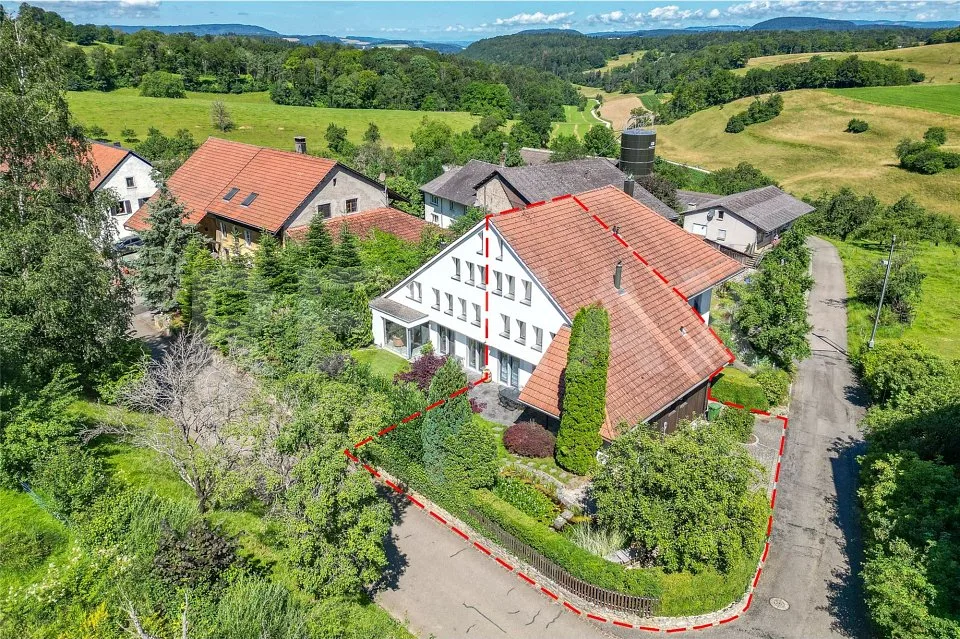 Casa unifamiliare di 5,5 locali in posizione idilliaca con spazio per le vostre idee – foto 2 di 13