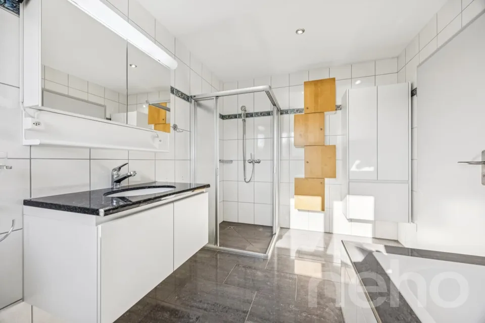 Maison unifamiliale spacieuse de 6,5 pièces avec appartement à Tennwil – photo 10 sur 12