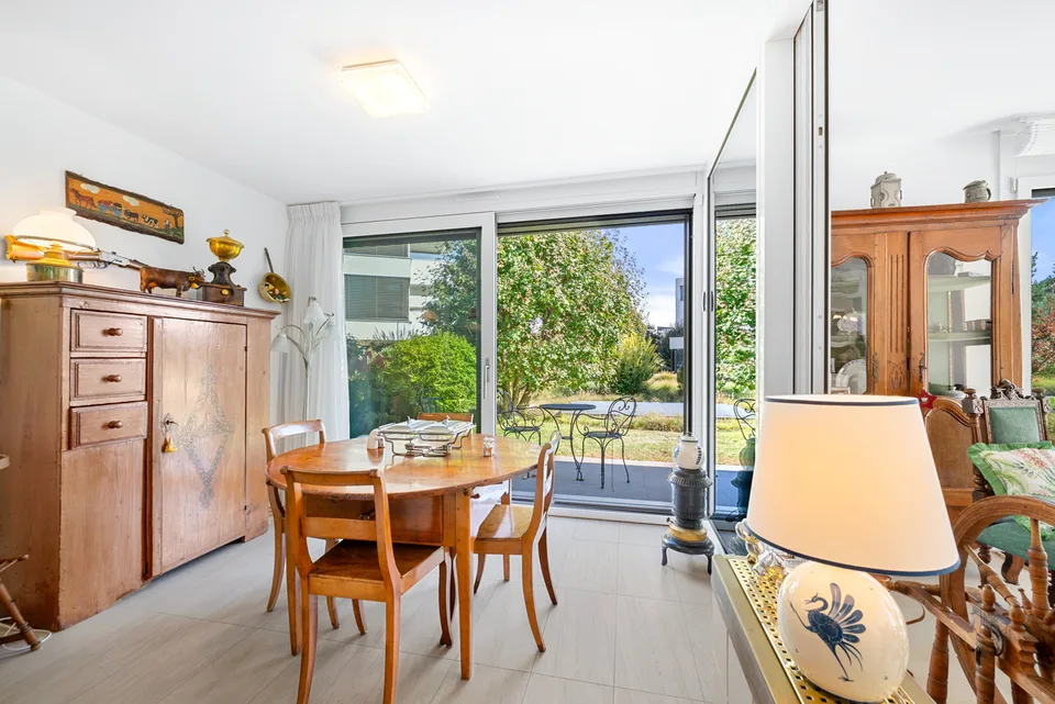 Elegante appartamento su due livelli con giardino privato alberato – foto 3 di 13