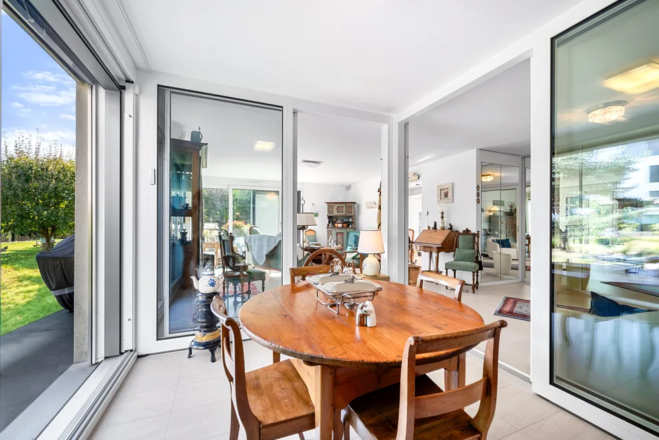Elegante appartamento su due livelli con giardino privato alberato – foto 5 di 13