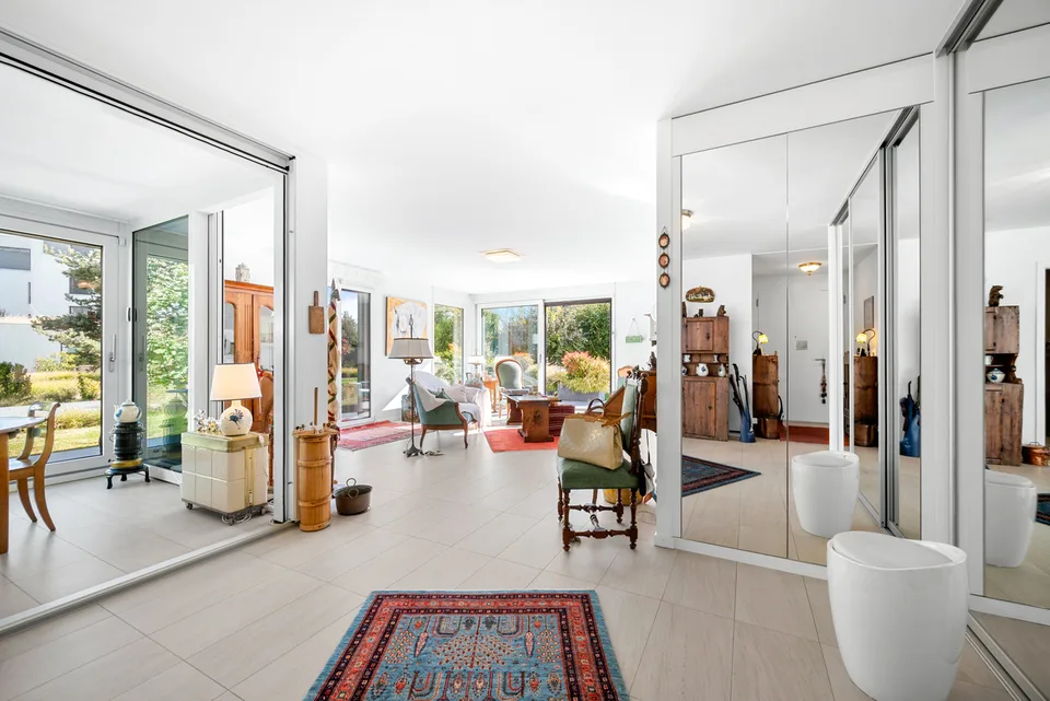 Elegante appartamento su due livelli con giardino privato alberato – foto 8 di 13