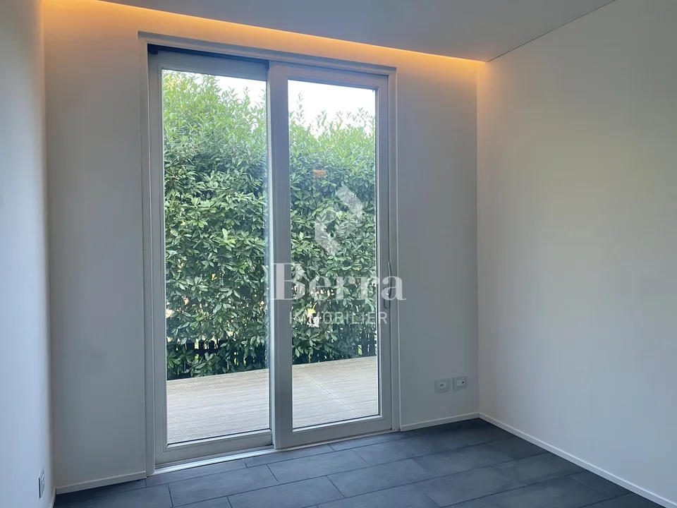 Wohnung mit 3.5 Zimmern und 75 m² - Erdgeschoss mit Terrasse – Foto 2 von 11