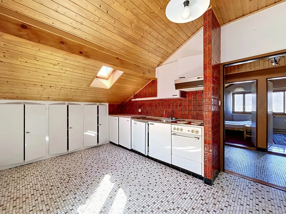 Großes Haus mit 2 Apartments und geräumiger Garage – Foto 9 von 13