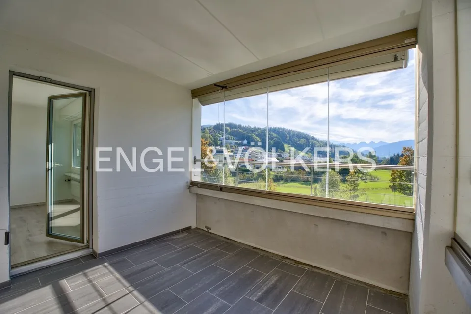 Panoramic Refuge in the Green: Stylish Living with a View of the Thur and – photo 3 of 13