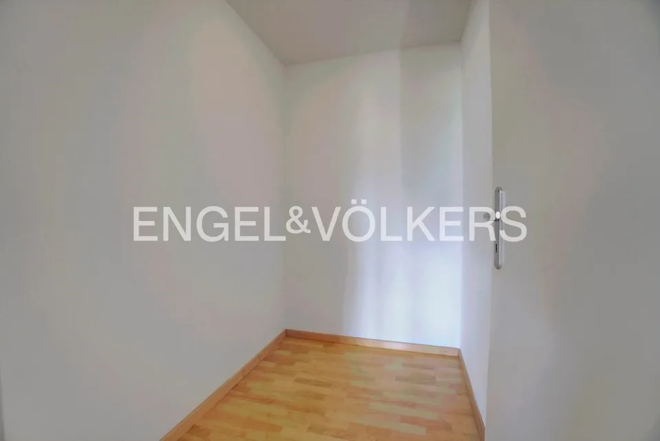 Panoramic Refuge in the Green: Stylish Living with a View of the Thur and – photo 9 of 13