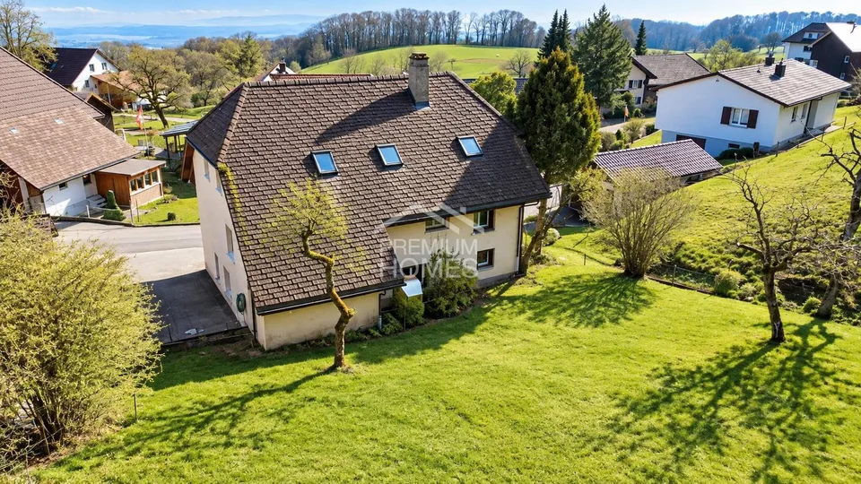Opportunità Unica - 3 Appartamenti, Molto Terreno e Vista Panoramica – foto 3 di 13