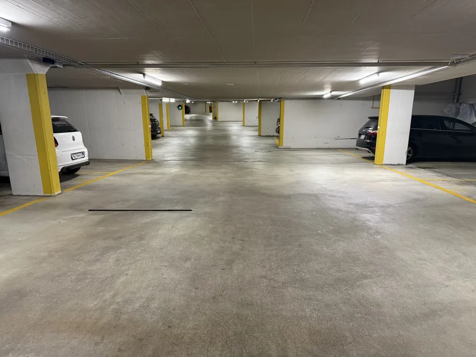 Einstellplatz in geschlossener Tiefgarage – Foto 2 von 3
