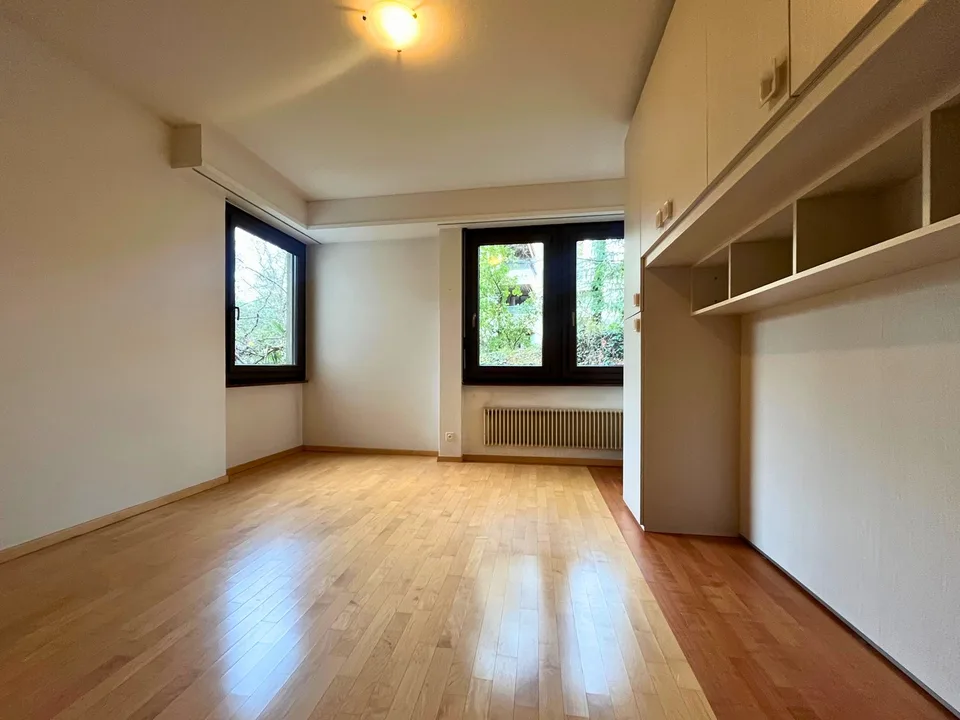 LUGANO LORETO – HELLES 3.5-ZIMMER-WOHNUNG MIT GROSER TERRASSE, UMgeben von GRÜN – Foto 9 von 16