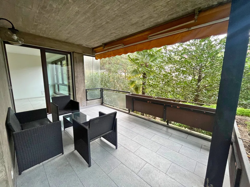 LUGANO LORETO – HELLES 3.5-ZIMMER-WOHNUNG MIT GROSER TERRASSE, UMgeben von GRÜN – Foto 4 von 16