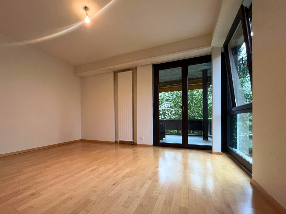 LUGANO LORETO – HELLES 3.5-ZIMMER-WOHNUNG MIT GROSER TERRASSE, UMgeben von GRÜN – Foto 10 von 16