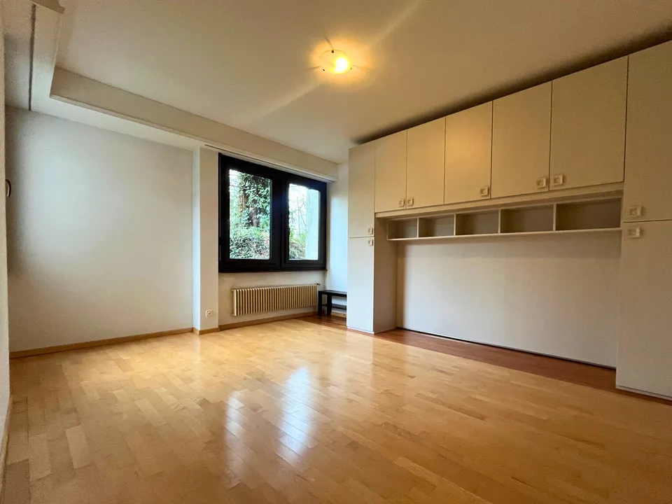 LUGANO LORETO – HELLES 3.5-ZIMMER-WOHNUNG MIT GROSER TERRASSE, UMgeben von GRÜN – Foto 13 von 16