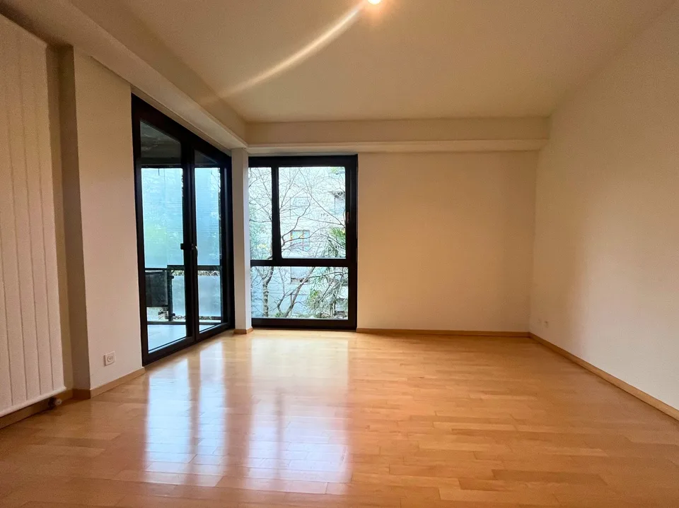 LUGANO LORETO – HELLES 3.5-ZIMMER-WOHNUNG MIT GROSER TERRASSE, UMgeben von GRÜN – Foto 12 von 16