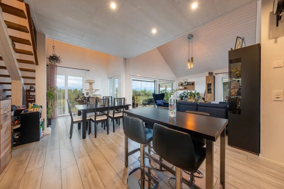 Ampio appartamento di 3.5 locali con balcone e galleria – foto 11 di 13
