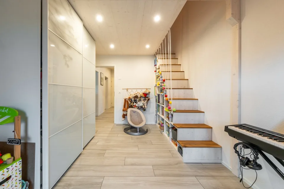 Ampio appartamento di 3.5 locali con balcone e galleria – foto 5 di 13