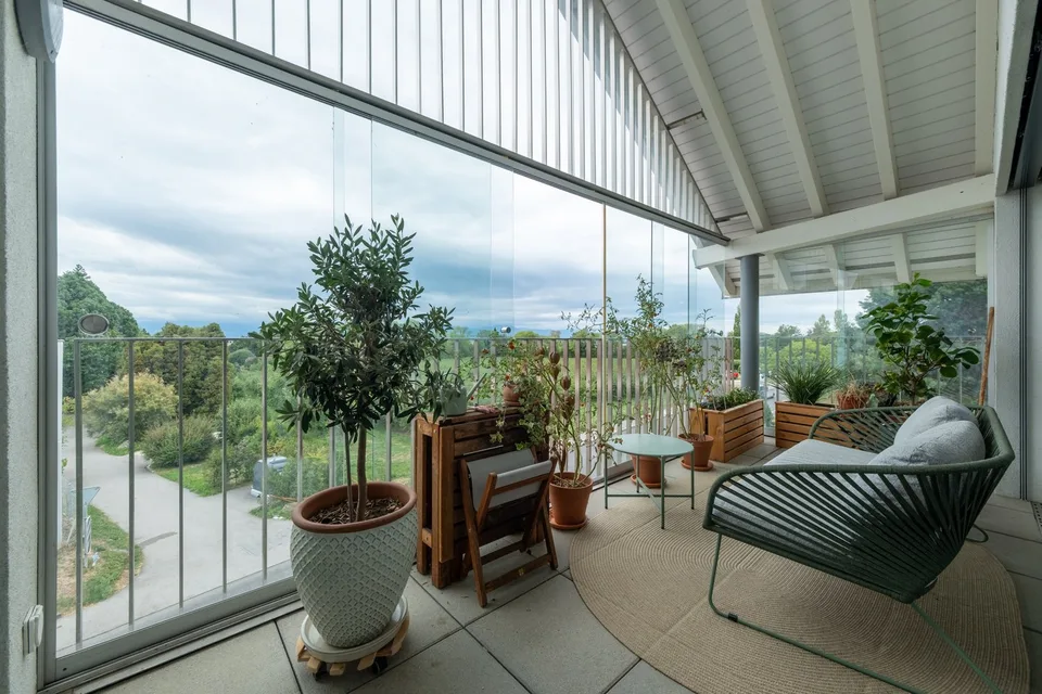Ampio appartamento di 3.5 locali con balcone e galleria – foto 2 di 13