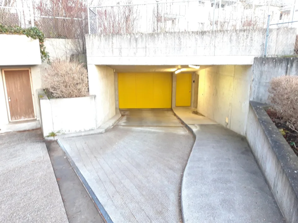 Sichern Sie sich Ihren Einstellplatz in Schwerzenbach – Foto 2 von 3