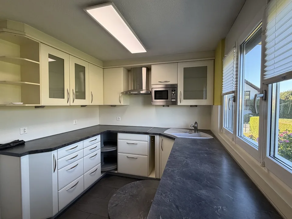 Spacieuse maison unifamiliale de 7,5 pièces avec options et environnement bien entretenu – photo 15 sur 22