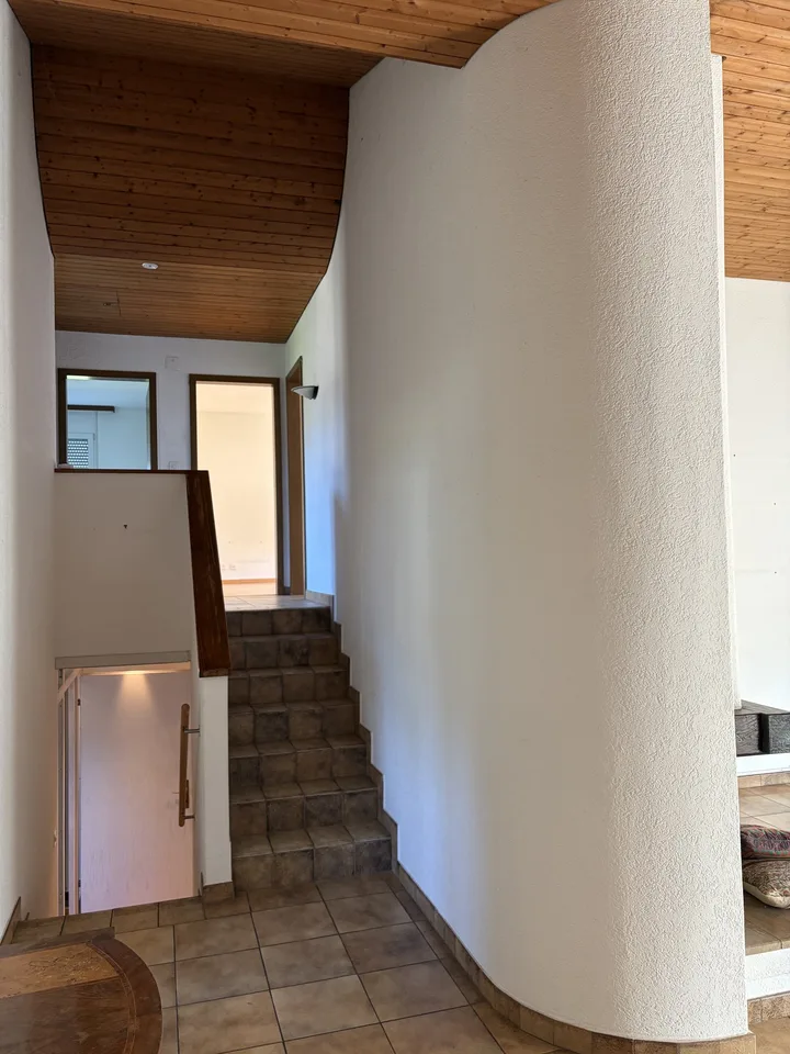Spacieuse maison unifamiliale de 7,5 pièces avec options et environnement bien entretenu – photo 17 sur 22