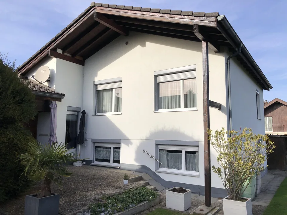 Spacieuse maison unifamiliale de 7,5 pièces avec options et environnement bien entretenu – photo 3 sur 22