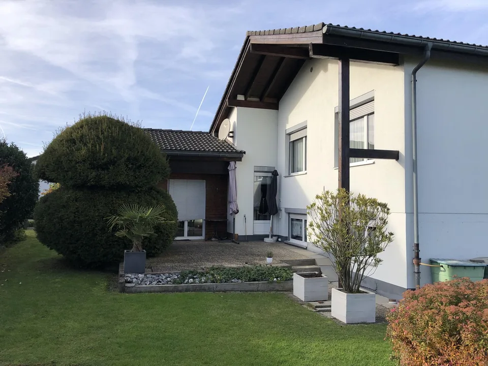 Spacieuse maison unifamiliale de 7,5 pièces avec options et environnement bien entretenu – photo 2 sur 22